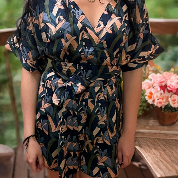 Women's Summer V Neck Tropical Print Short Romper Half Flare Sleeve Tie Waist - Picture 6 of 8